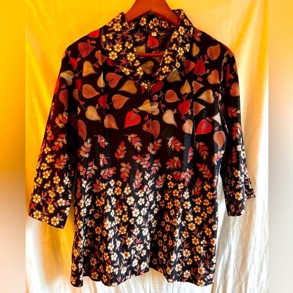 Women’s blouse with hearts - Picture 1 of 7